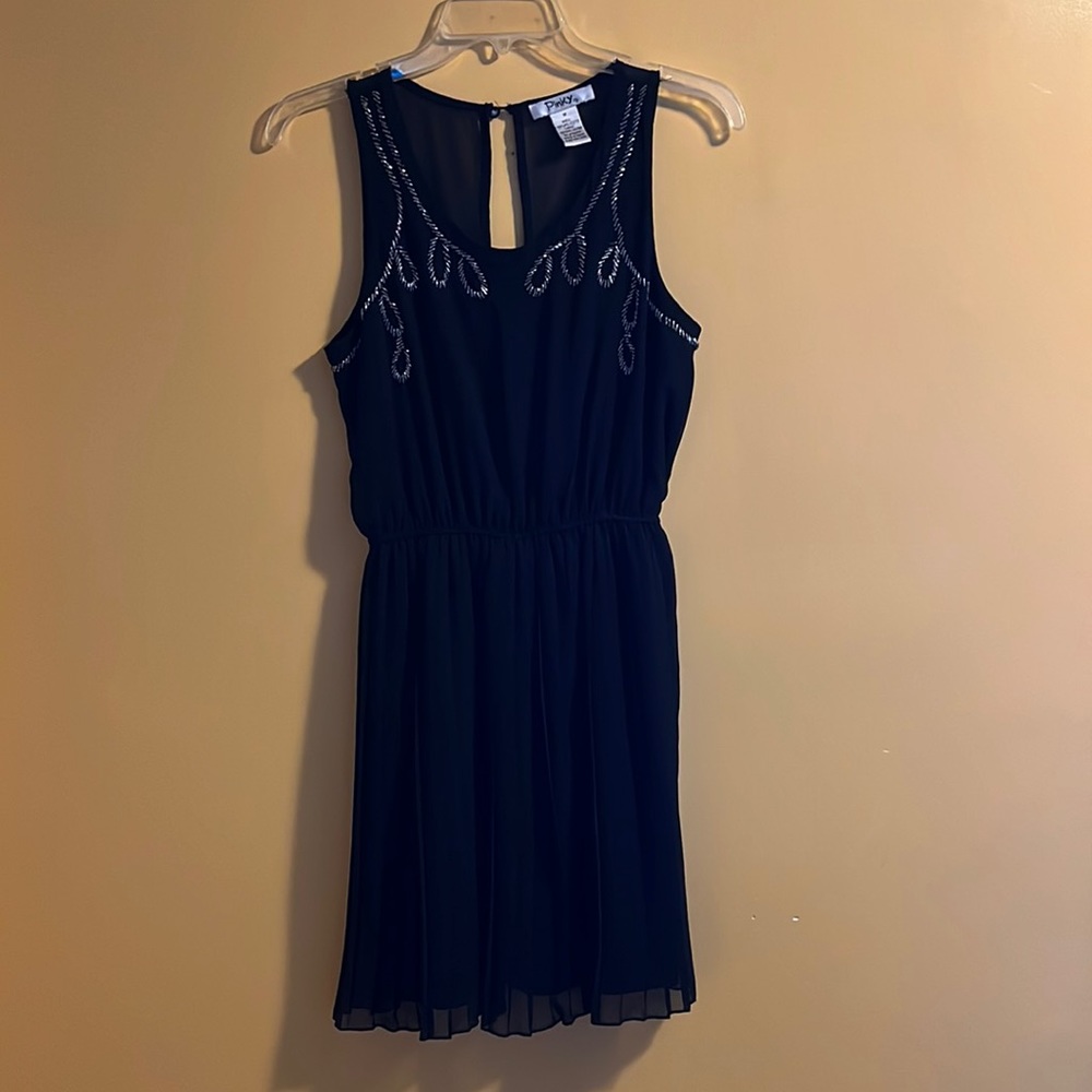 Pinky-Dress in black, embroidered on the top.  100%Polyester